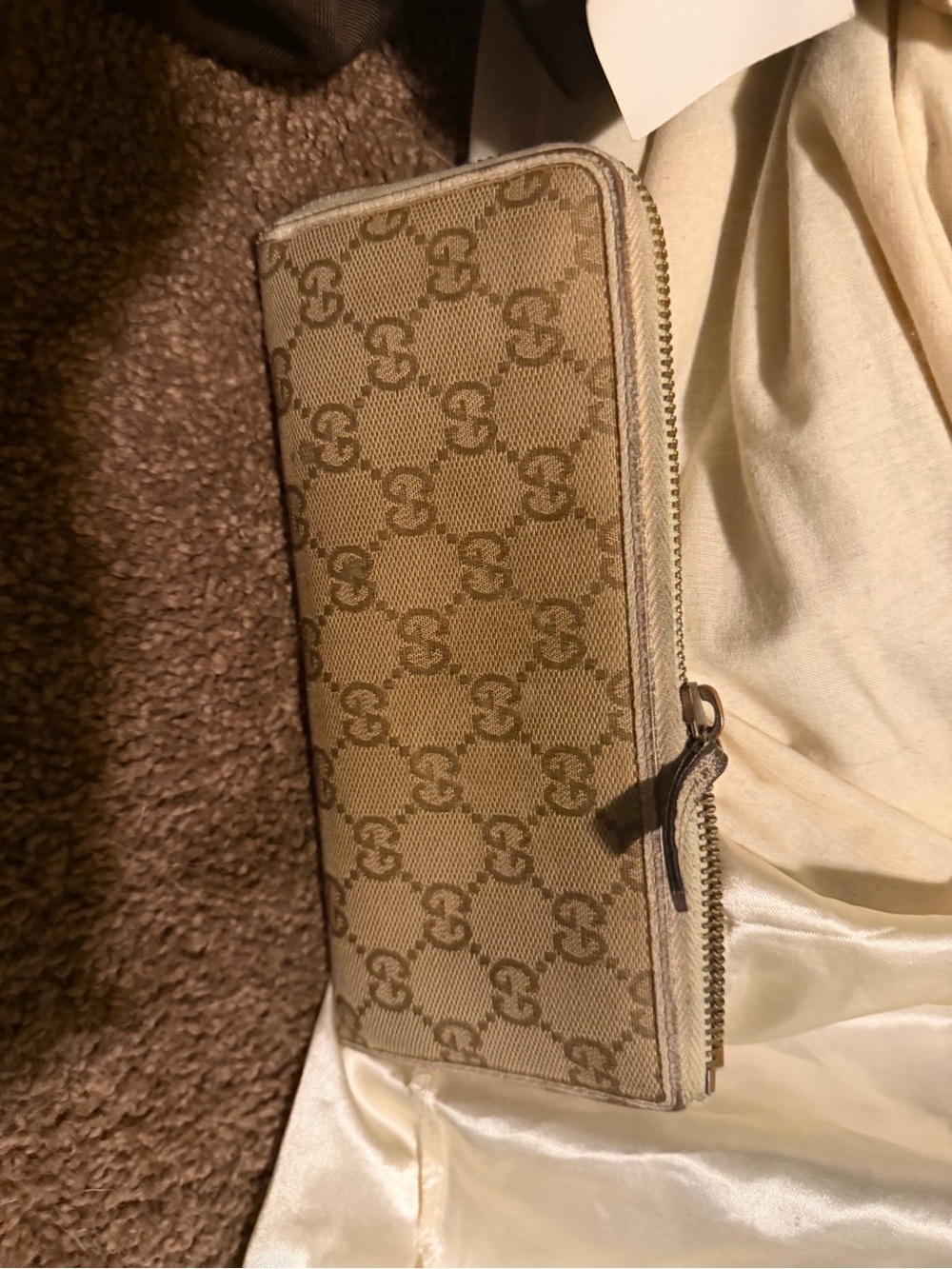 Gucci Tan Monogram Canvas - Picture 2 of 9